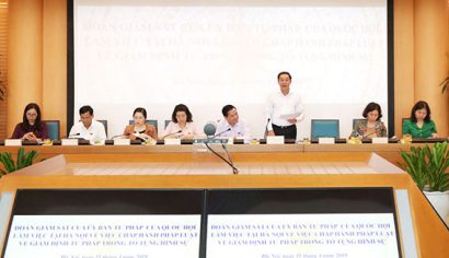 Đoàn giám sát của Ủy ban Tư pháp làm việc tại Hà Nội và ghi nhận các ý kiến về hoạt động giám định tư pháp.