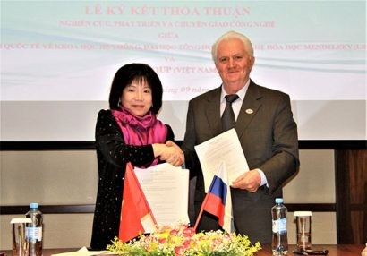 Tiến sĩ, Viện sĩ Nguyễn Thị Thanh Nhàn, Tổng Giám đốc AIC và Giáo sư, Viện sĩ Igor Dorokhov, Chủ tịch MASI ký thỏa thuận hợp tác.