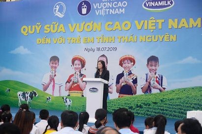  Bà Nguyễn Thị Hiền, Phó giám đốc Quỹ Bảo trợ trẻ em, Bộ Lao động - Thương binh và Xã hội, đánh giá rất cao tinh thần trách nhiệm vì cộng đồng của Công ty Vinamilk trong việc đồng hành với Quỹ Bảo trợ trẻ em Việt Nam triển khai chương trình.
