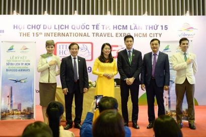 Các đại diện chụp ảnh lưu niệm trong sự kiện