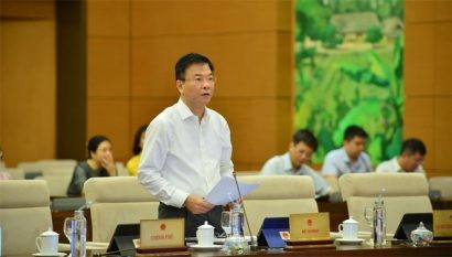  Bộ trưởng Bộ Tư pháp Lê Thành Long trình bày báo cáo – Ảnh QH