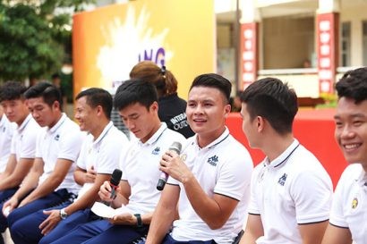 "Trên con đường đi đến thành công luôn đòi hỏi mỗi con người phải lao động chăm chỉ, khổ luyện, dành hết tâm sức của mình vào công việc mà mình đã chọn...” - Quang Hải