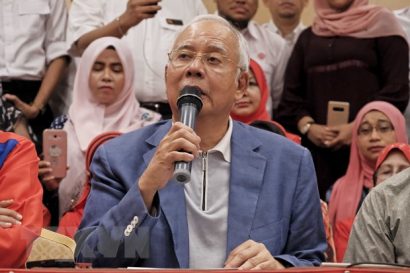  Cựu Thủ tướng Najib Razak bị truy tố với 42 tội danh, trong đó có các tội danh tham nhũng, rửa tiền