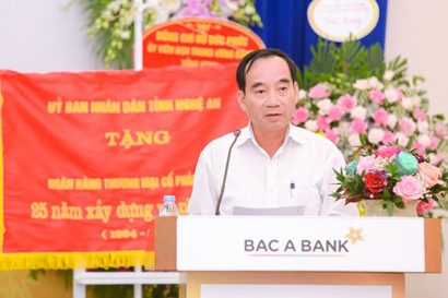 Ông Hoàng Viết Đường, Phó Chủ tịch HĐND tỉnh Nghệ An phát biểu chúc mừng BAC A BANK
