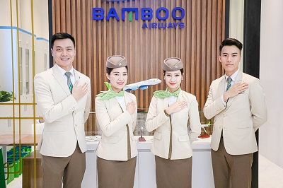 Các khách hàng nữ đến với phòng vé Bamboo Airways 30 Tràng Tiền trong ngày 20/10 sẽ được tặng ngay những mã giảm giá 30% khi mua vé 