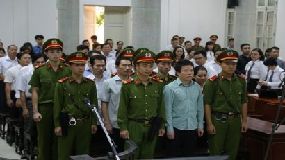 Hà Văn Thắm cùng các đồng phạm nghe HĐXX tuyên án tại một phiên tòa sơ thẩm 