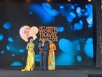 Đại diện Sun World Ba Na Hills nhận giải thưởng