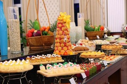 Khách hàng được thưởng thức các món ăn ngon, sạch, chất lượng tại Khu ẩm thực phòng chờ Hạng Thương gia của Bamboo Airways.