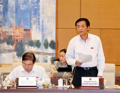 Tổng Thư ký, Chủ nhiệm Văn phòng Quốc hội Nguyễn Hạnh Phúc báo cáo tại Phiên họp 