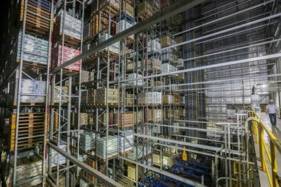 Một góc của Kho thông minh tại nhà máy Mega, được thiết kế và xây dựng bởi công ty Schafer của Đức, vận hành hoàn toàn tự động