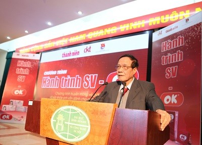 TS. Nguyễn Đình Đức, Phó Trưởng phòng Công tác sinh viên phát biểu tại Chương trình