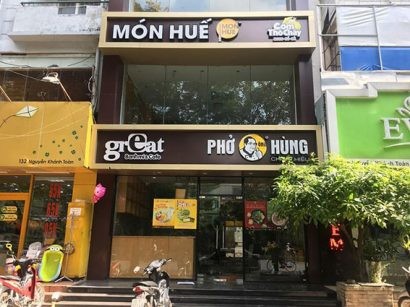  Cửa hàng món Huế trên đường Nguyễn Khánh Toàn (TP.Hà Nội) đã cửa đóng then cài.