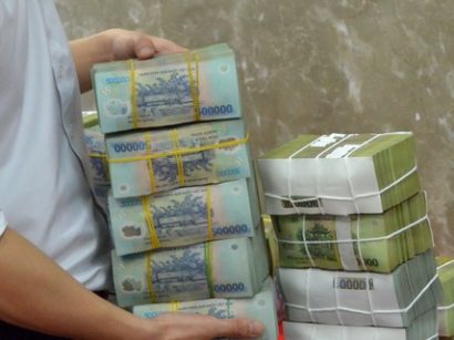  Các doanh nghiệp cho biết vẫn gặp khó khăn về vốn. Ảnh: NLĐ