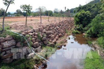 Xử lý xong lấn chiếm hành lang suối trả lại hiện trạng ban đầu ở xã Cửa Dương, huyện Phú Quốc (Kiên Giang). Ảnh: Lê Huy Hải - TTXVN 