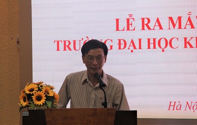 GS. Nguyễn Hòa, Phân Hội trưởng VietTESOL phát biểu tại buổi Lễ