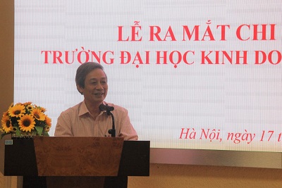 PGS.TS. Phan Văn Quế, Chủ nhiệm Khoa Ngôn ngữ Anh phát biểu tại buổi Lễ