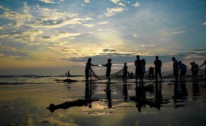 Một ngày mới bắt đầu cùng hình ảnh lam lũ của người dân là ấn tượng khó phai mờ  