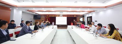  Toàn cảnh buổi giao lưu, trao đổi kinh nghiệm giữa Hội Luật gia Việt Nam và Đoàn Luật sư tỉnh Chung Buk, Hàn Quốc (ảnh: Hữu Thắng).