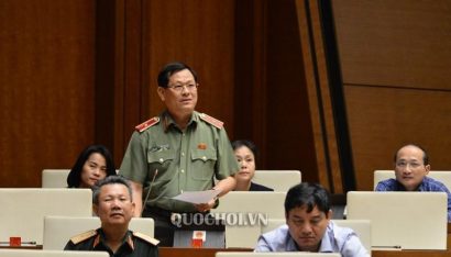 Đại biểu Nguyễn Hữu Cầu, Giám đốc Công an tỉnh Nghệ An, đề nghị cấm kinh doanh bào thai, bóng cười và shisha. Ảnh: QH 