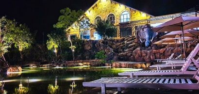 Tới đây du khách có thể tắm và chụp những bức ảnh sang chảnh tại hệ thống suối tự nhiên 