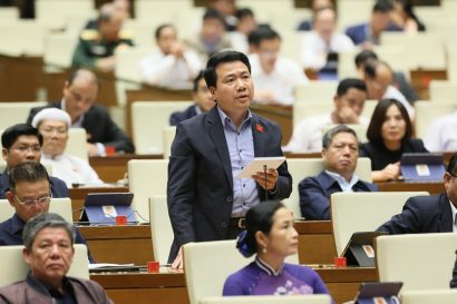 ĐBQH Ngô Trung Thành (đoàn Đắk Lắk). 