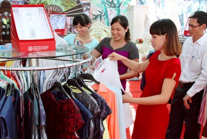 Tăng cường kiểm tra xuất xứ hàng hóa để bảo vệ quyền lợi người tiêu dùng. Ảnh: Bá Hoạt