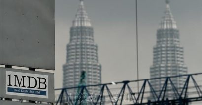 Biểu tượng 1MDB tại Kuala Lumpur, Malaysia. Ảnh: AFP/TTXVN 