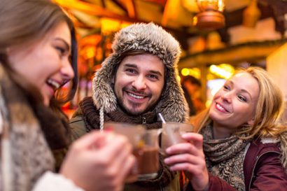 Tại Ski Ninh Chữ Bay, trải nghiệm tuyết vẫn rất “ấm áp” khi cùng bạn bè thưởng thức chocolate nóng 