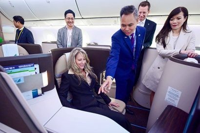 Cabin của Boeing 787-9 Dreamliner được thiết kế tạo sự tiện nghi, thoải mái tối đa cho hành khách với hệ thống chiếu sáng sử dụng công nghệ đèn LED, giúp giảm bớt mệt mỏi cho các hành khách trong quá trình bay.