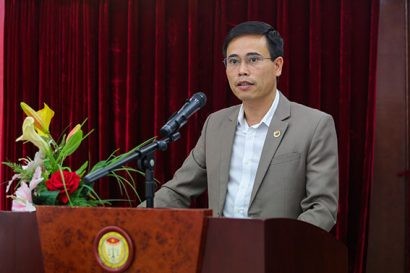 Đ/C Trần Đức Long, Phó Chủ tịch Hội Luật gia Việt Nam trình bày tóm tắt dự thảo Báo cáo Tổng kết công tác Hội năm 2019 và phương hướng nhiệm vụ năm 2020…