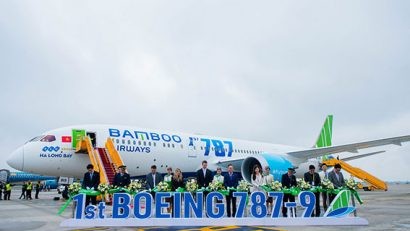 Đại diện Bamboo Airways, Boeing cắt băng chào mừng Bamboo Airways trở thành Hãng hàng không tư nhân đầu tiên tại Việt Nam khai thác máy bay thân rộng 