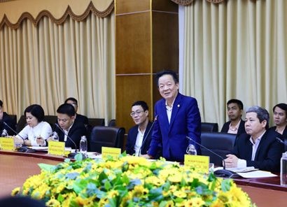 Ông Đỗ Quang Hiển, Chủ tịch HĐQT kiêm Tổng Giám đốc Tập đoàn T&T Group phát biểu tại buổi làm việc với lãnh đạo tỉnh Quảng Trị. 