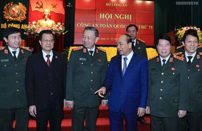 Thủ tướng cùng các đại biểu dự Hội nghị 