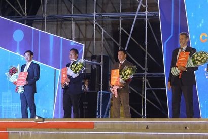 BTC trao Giấy chứng nhận đầu tư, bản ghi nhớ đầu tư cho các doanh nghiệp đầu tư tại tỉnh Gia Lai 