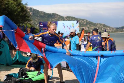 Bãi biển Ninh Chữ là điểm đến quen thuộc và nổi tiếng thế giới về lướt ván diều