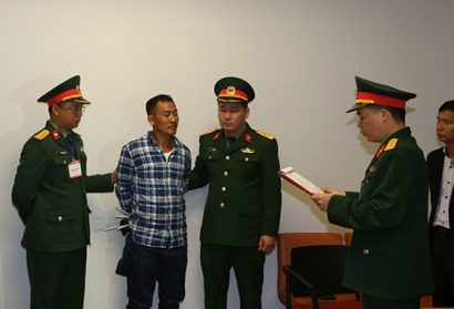 Cơ quan Điều tra hình sự Bộ Quốc phòng thông báo và tống đạt các quyết định tố tụng đối với bị can Lê Quang Hiếu Hùng 