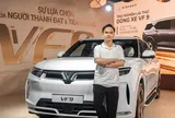 Chủ xe xăng hạng sang trầm trồ sau khi cầm lái VinFast VF 9: Cảm giác yên tâm tuyệt đối, chai nước đặt lên capo không đổ dù đường xấu