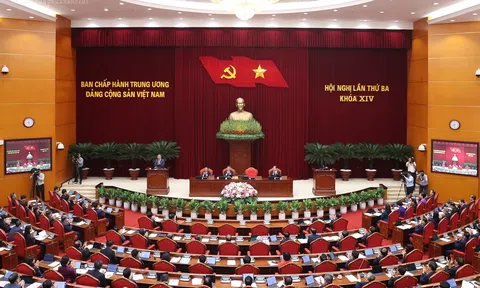 Các quyết sách được Trung ương thông qua phải tạo ra 4 bước chuyển chiến lược
