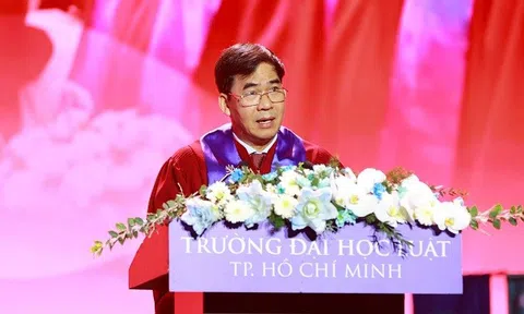 ULAW vinh danh 1.748 tân khoa: Đổi mới nghi lễ học thuật, trao hơn 2 tỷ đồng khen thưởng và học bổng