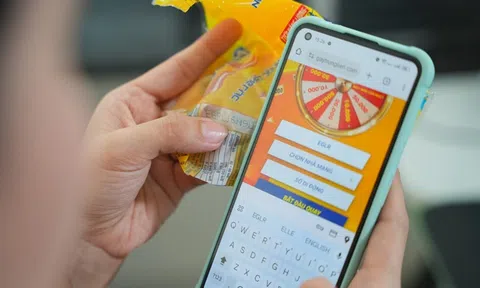Xé nhãn chai nước “cho vui”, nữ công nhân Thanh Hóa nhận 50 triệu đồng