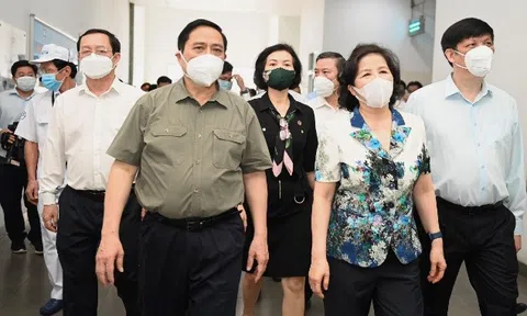 Thủ tướng đánh giá Vinamilk là doanh nghiệp điển hình "vừa sản xuất, vừa chiến đấu" trong dịch covid - 19