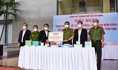 THACO tài trợ trang thiết bị, vật tư y tế phòng chống dịch cho Công an TP.HCM
