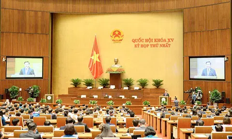 Quốc hội giao Chính phủ, Thủ tướng Chính phủ quyết định và chịu trách nhiệm về việc thực hiện một số giải pháp cấp bách trong phòng, chống dịch COVID-19.