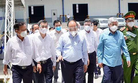 Chủ tịch nước Nguyễn Xuân Phúc kiểm tra công tác phòng, chống dịch ở Bình Dương