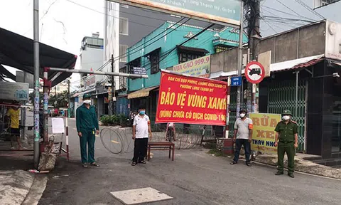 Cảnh sát khu vực & Công an phường Long Thạnh Mỹ bảo vệ vùng xanh an toàn dịch, chăm lo cho bà con khó khăn