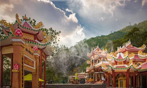 Khám phá những đỉnh núi linh thiêng nhất Việt Nam