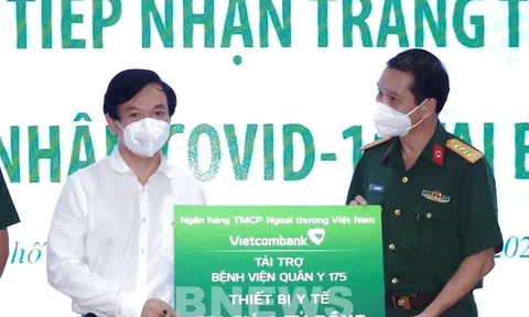 Vietcombank trao tặng 9 tỷ đồng trang thiết bị y tế cho BV Chợ Rẫy và BV Quân y 175