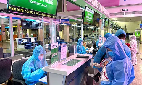 Chuyến bay đặc biệt của Bamboo Airways đưa phụ nữ mang thai, trẻ em về Quảng Bình