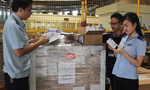 Từ việc khởi tố một số quan chức Bộ Y tế: Nhận diện những lỗ hổng trong chính sách quản lý xuất nhập khẩu thuốc tân dược
