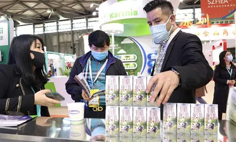 Vinamilk ra mắt sữa tươi organic "tiêu chuẩn kép" trong triển lãm Quốc tế hàng đầu tại Thượng Hải